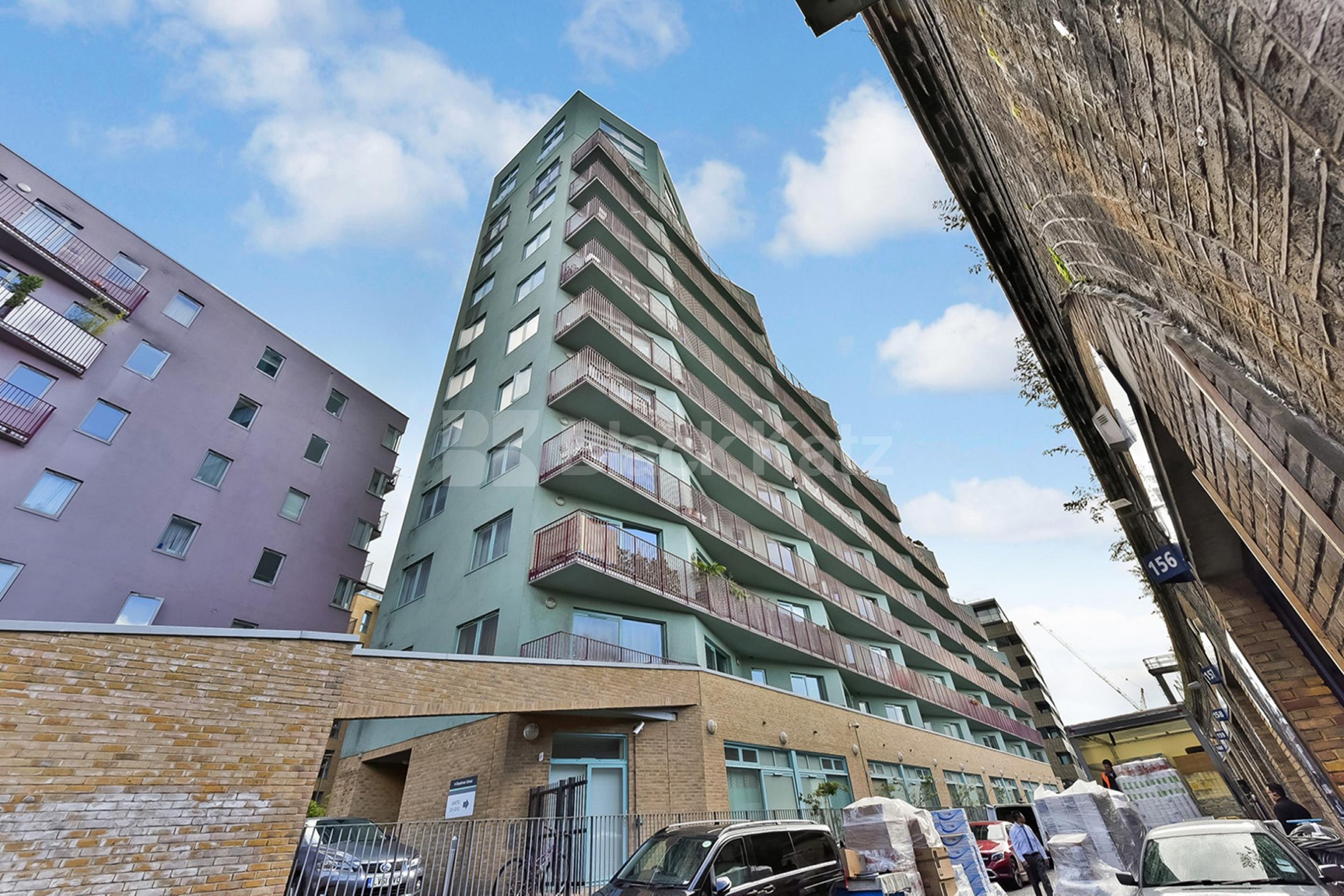 Stylish generous apartment with 24hr.concierge & inclusive of water rates   South Central East, Steedman Street, Elephant and Castle SE17